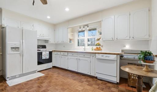 Photo #15 of 2122 Laurel Lane, Altavista, VA 0.8 acres