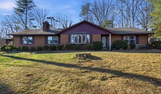 Photo #1 of 2122 Laurel Lane, Altavista, VA 0.8 acres