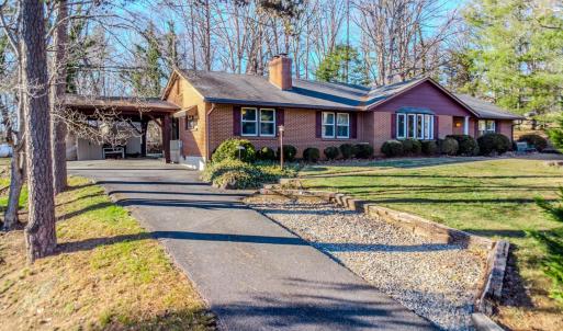 Photo #1 of 2122 Laurel Lane, Altavista, VA 0.8 acres