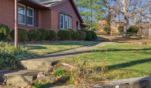 Photo #4 of 2122 Laurel Lane, Altavista, VA 0.8 acres