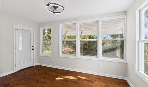 Bonus sun room off of the dining area