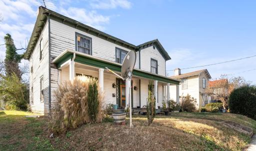 Downstairs: Kitchen, Mudroom, Laundry room, DR, Den, LR, Family room.    Upstairs:4 large bedrooms plus full bath.