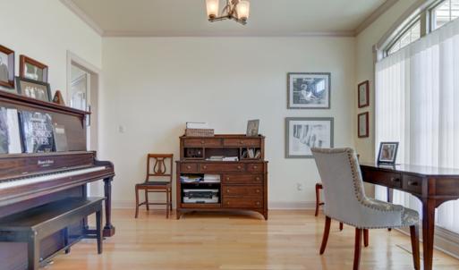 Dining  room, music room, so versatile!!
