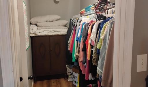 MASTER BEDROOM WALK-IN CLOSET