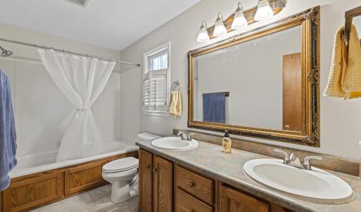 2nd level primary en suite