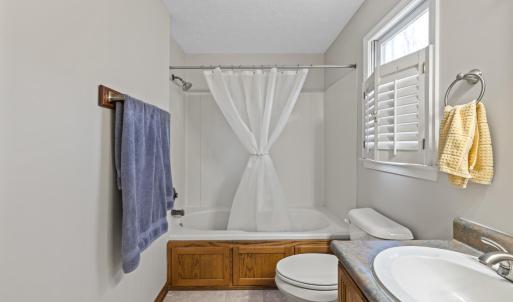 2nd level primary en suite