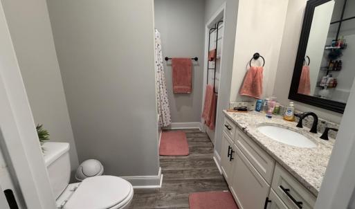 Full bath in Primary Bedroom (Main level)