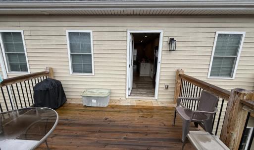 Main level deck, walkout from kitchen