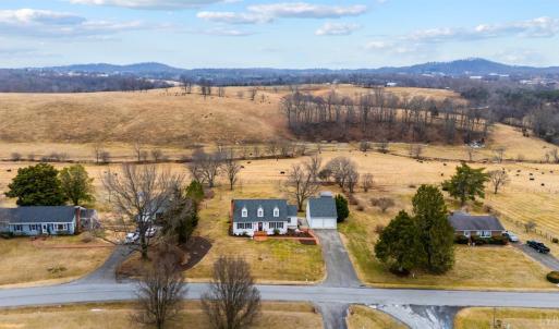Photo #13 of 1726 Three Otters Road, Bedford, VA 1.0 acres