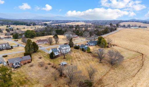 Photo #11 of 1726 Three Otters Road, Bedford, VA 1.0 acres