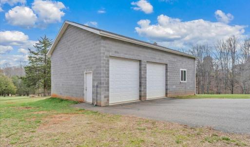 Cinderblock detached garage can easily hold 4 cars