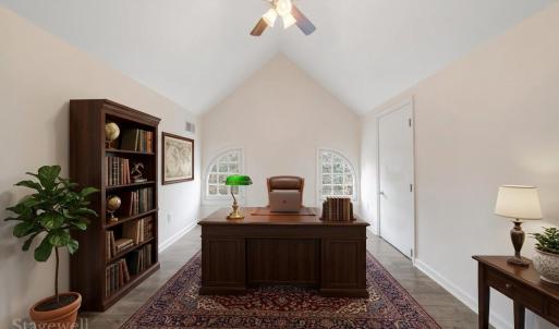 Virtually staged office/Bonus room - 3rd floor