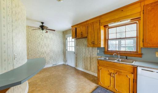 Photo #13 of 733 Oakville Road, Appomattox, VA 1.0 acres