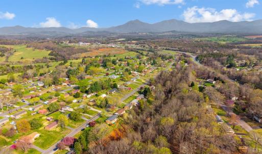 Photo #36 of 1027 Woodhaven Drive, Bedford, VA 0.5 acres