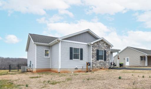 Photo #3 of 208 Stratford Place, Madison Heights, VA 0.4 acres