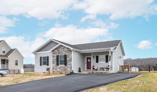 Photo #2 of 208 Stratford Place, Madison Heights, VA 0.4 acres