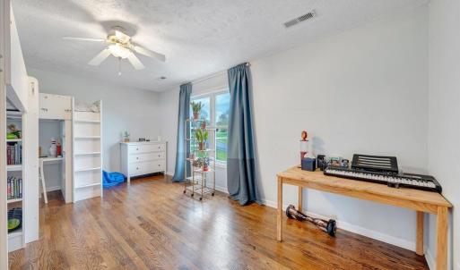 Large second bedroom