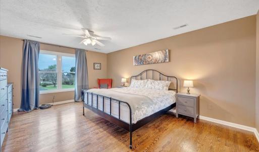 Large primary bedroom with en suite