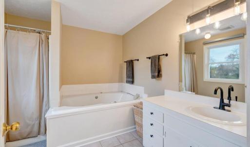 Primary bedroom bath with jetted tub