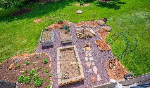 This food  garden is ready and waiting for you! It has had years of producing tomatoes and cucumbers on the trellis, lettuces , broccoli, eggplant, peppers, beets, and so much more in the beds. It has a 6 year old asparagus bed. Two rings for potato growing. It is fantastic!