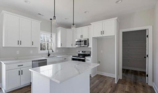 This picture is from a previous build of the same floorplan. Some finishes and colors may vary.