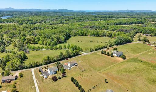 Photo #4 of 2210 Isle of Pines Drive, Moneta, VA 1.0 acres