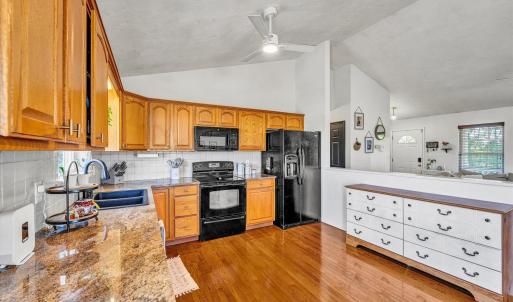 Photo #15 of 2210 Isle of Pines Drive, Moneta, VA 1.0 acres