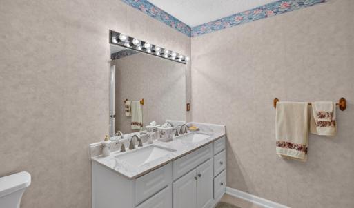 Photo #17 of 414 Holly Hills Drive, Altavista, VA 0.7 acres