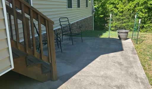 Private !6x10 concrete patio.