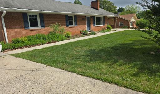 Photo #2 of 1540 Oakwood Street, Bedford, VA 0.6 acres