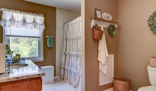 Main Bathroom near bedrooms
