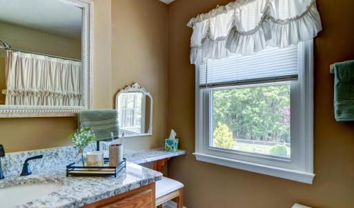 Bathroom mainlevel