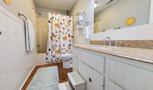 2nd Floor Full Bathroom