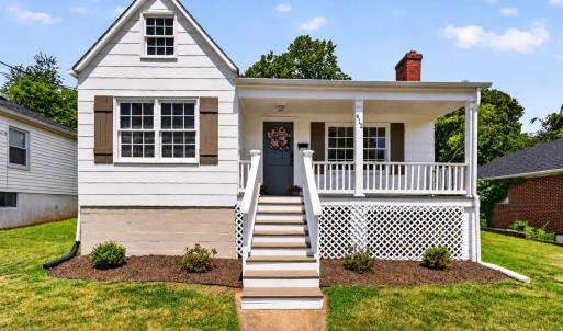 Beautiful bungalow in the heart of Lynchburg.