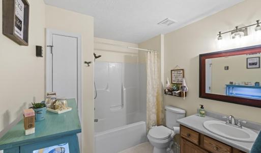 Main level bath