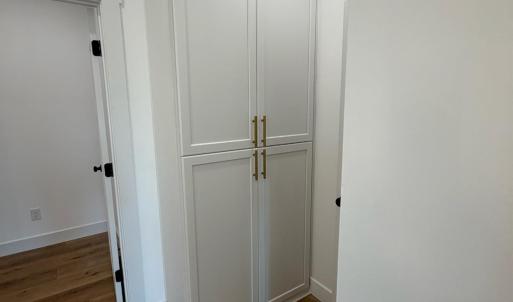 primary bath linen storage