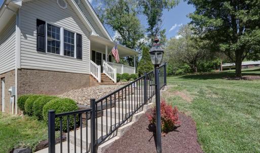 Photo #4 of 433 Stratford Road, Concord, VA 0.9 acres
