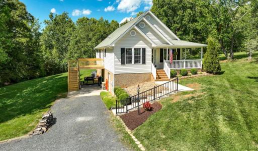 Photo #2 of 433 Stratford Road, Concord, VA 0.9 acres