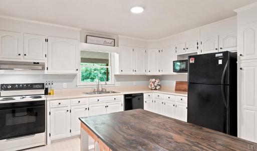 Photo #10 of 419 Holly Hills Drive, Altavista, VA 0.7 acres