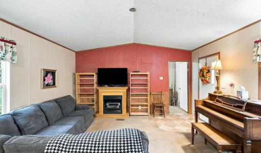 Photo #6 of 105 Whisperridge Ct, Moneta, VA 2.8 acres