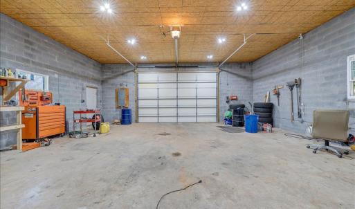 Oversized detached 33x35 garage workshop fits 3 cars!