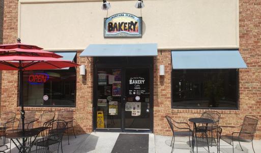 There's nothing quite like the smell of fresh bread. Montana Plains Bakery & Cafe has been serving Wyndhurst with artisan breads, scratch-made pastries, decadent desserts, and café favorites, making it the perfect stop for breakfast, lunch, or a sweet treat. Located on the corner of Enterprise Dr and Tradewynd Dr.