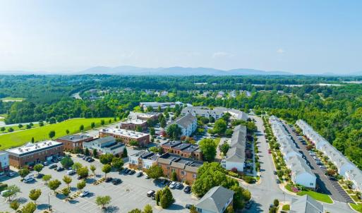 Wyndhurst is a thoughtfully planned community featuring a blend of residential and commercial districts. Residential offerings include single-family homes, townhomes, and condominiums, while the Town Center and Jefferson Square are home to locally owned businesses, restaurants, and everyday conveniences.