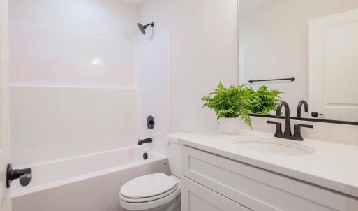 Upstairs Full bathroom