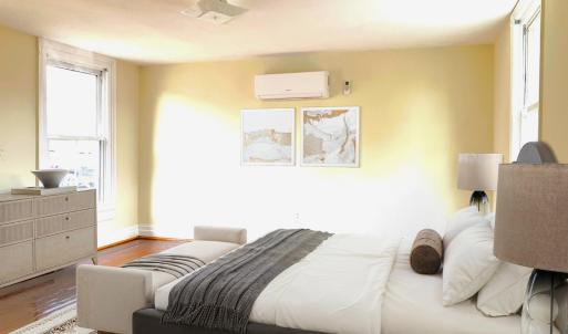 UPSTAIRS LARGE BEDROOM