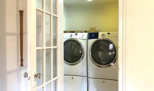 UPDATED LARGE WASHER/ DRYER THAT CONVEYS