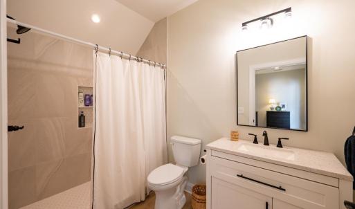 Beautiful, spacious 2nd floor hallway bath with gorgeous neutral finishes