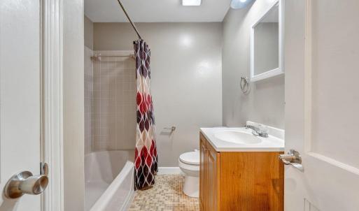 Lower-Level Full Bath