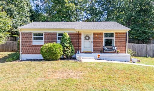 Welcome to 427 Woodland Cir Lynchburg VA 24502. This property is ready for its new owners to make home!