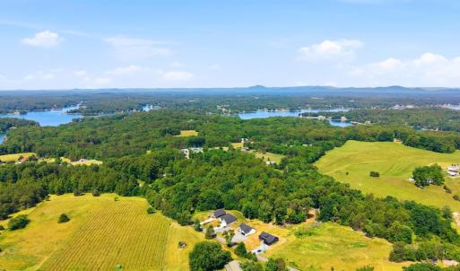 Photo #2 of 1789 Hickory Cove Lane, Moneta, VA 0.9 acres